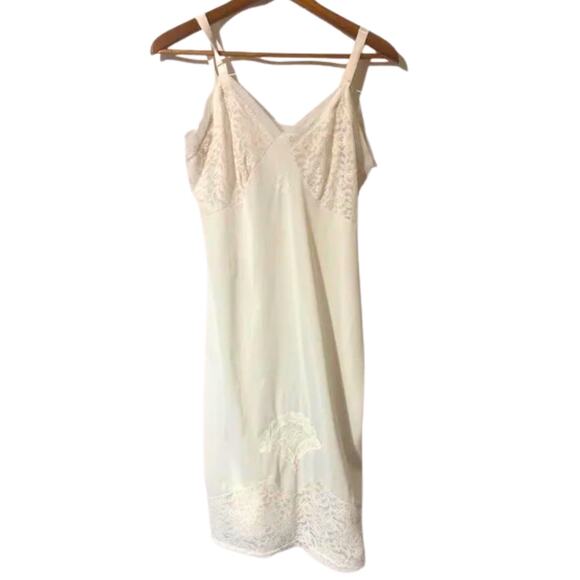 Vintage Lingerie White Lace Full Slip 100% Nylon Sz 38 Movie Star Embroidered - Picture 1 of 9